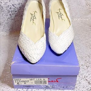 Vintage 80’s Gloria Vanderbilt Woven Leather Pumps